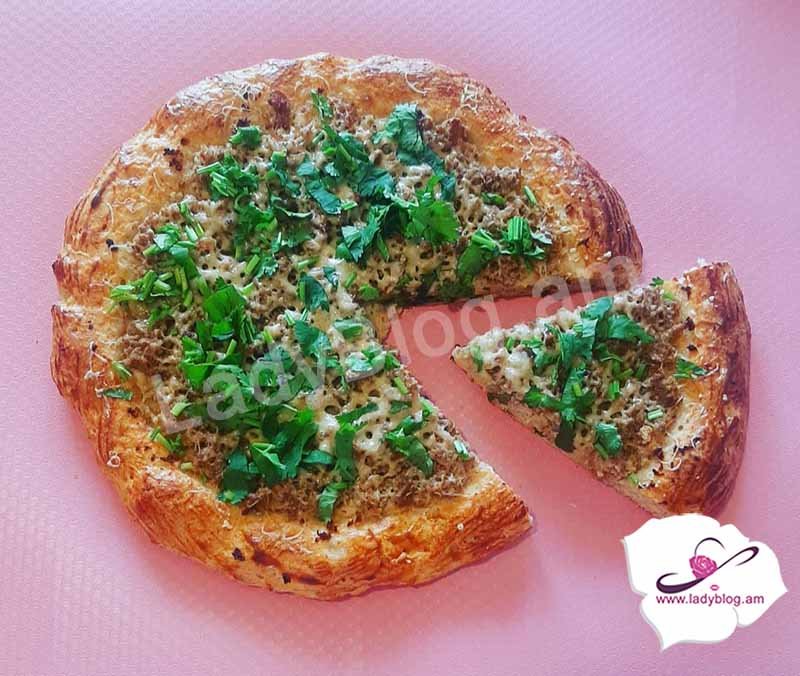 Տնական պիցցա տավարի կամ խոզի աղացած մսով